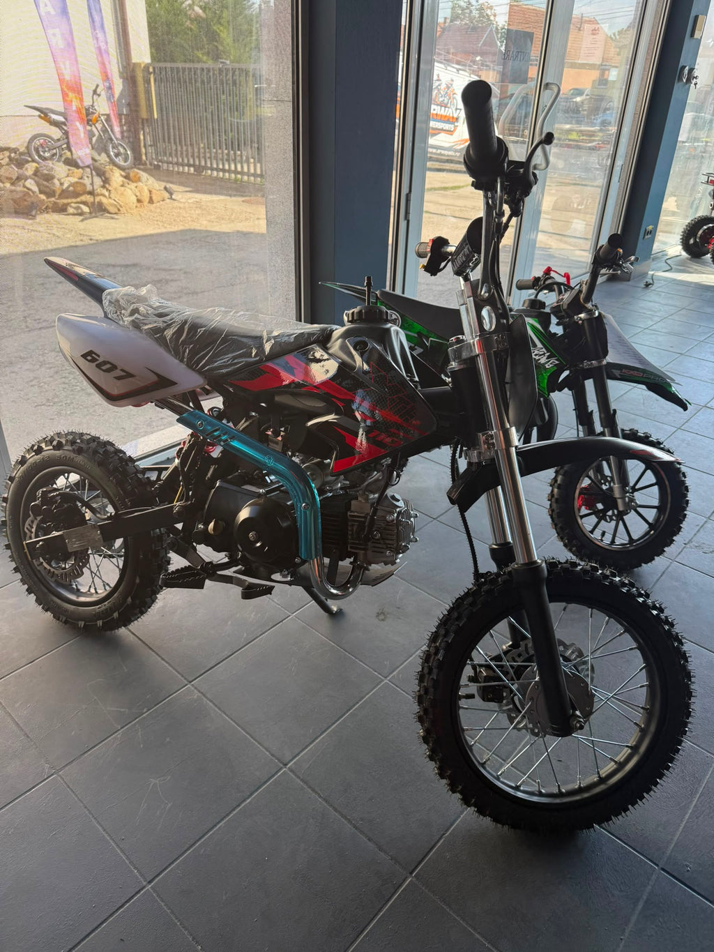Motocross XTR 607M 125cc 14/12" Negru-Roșu – vedere produs 2 | ARWAY PowerSports
